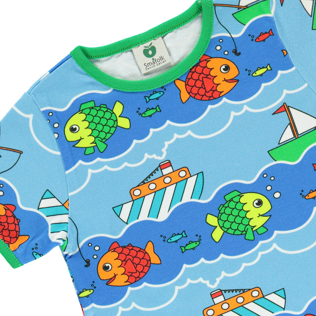 T-shirt mit Boot und Fisch