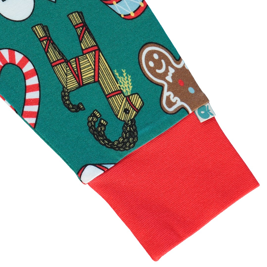 Nachtwäsche mit Weihnachtsdekorationen