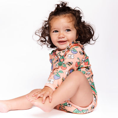 Langärmliger Baby Body mit Erdbeeren