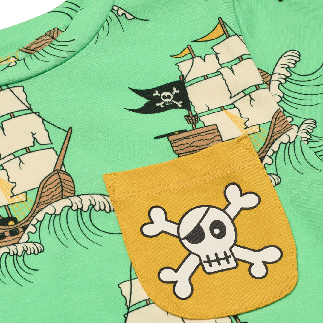 T-shirt mit Piratenschiffen
