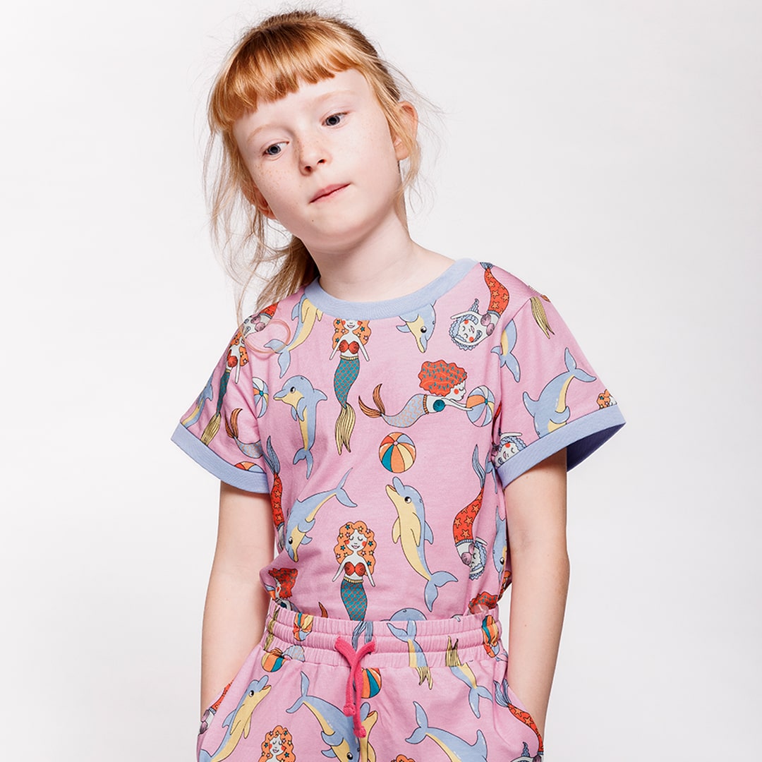 T-shirt mit Meerjungfrauen und Delfinen