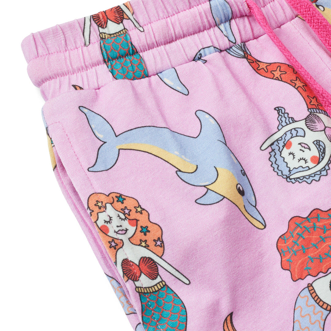 Shorts mit Meerjungfrauen und Delfinen