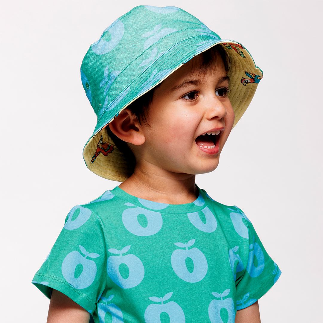 Fischerhut mit Äpfeln