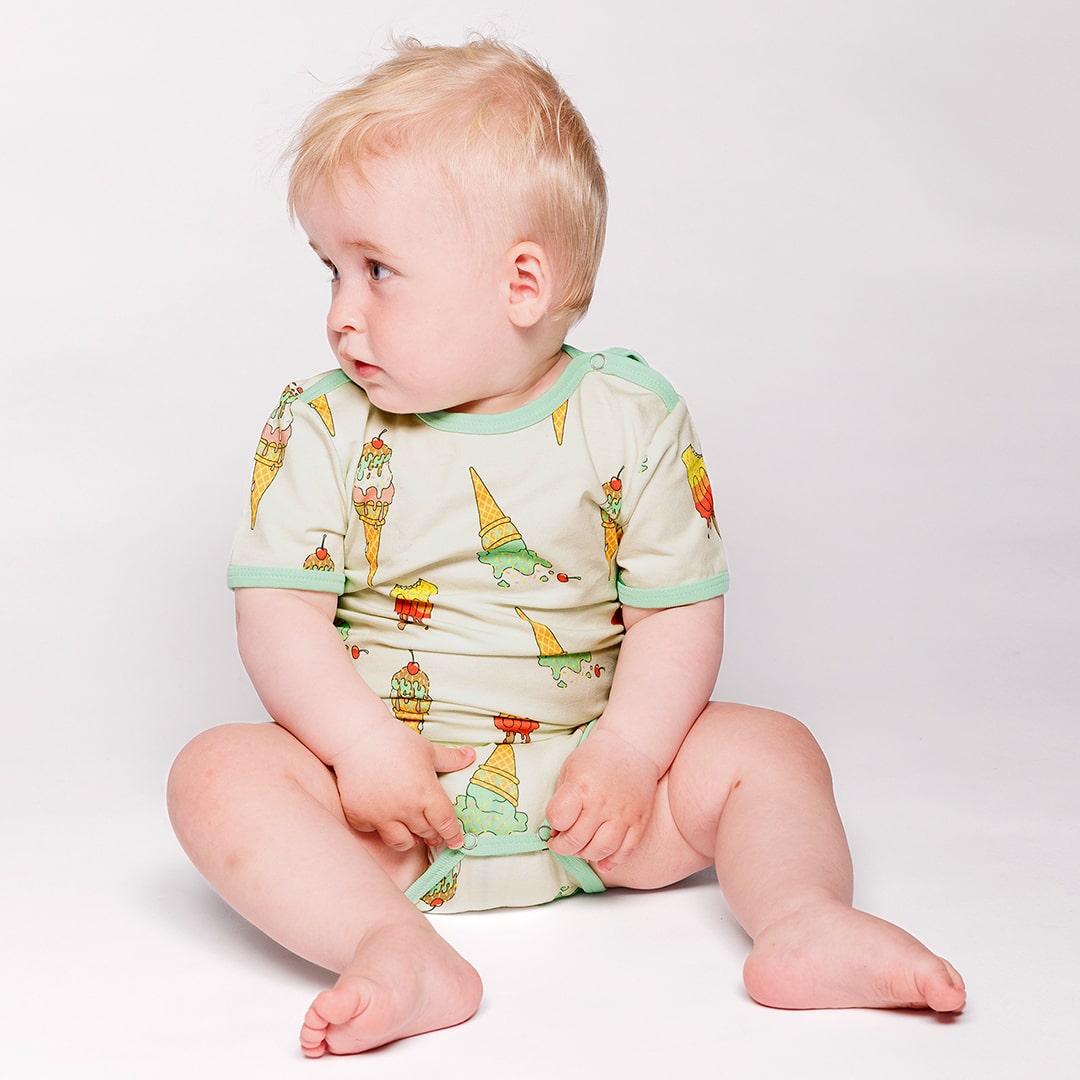 Kurzärmeliger Baby Body mit Eiscreme