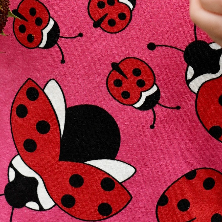 T-shirt mit Marienkäfern