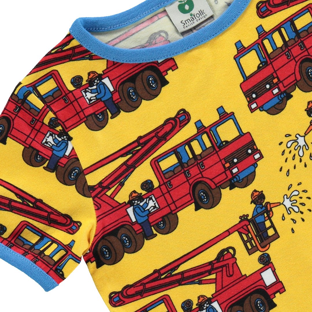 T-shirt mit Feuerwehrauto