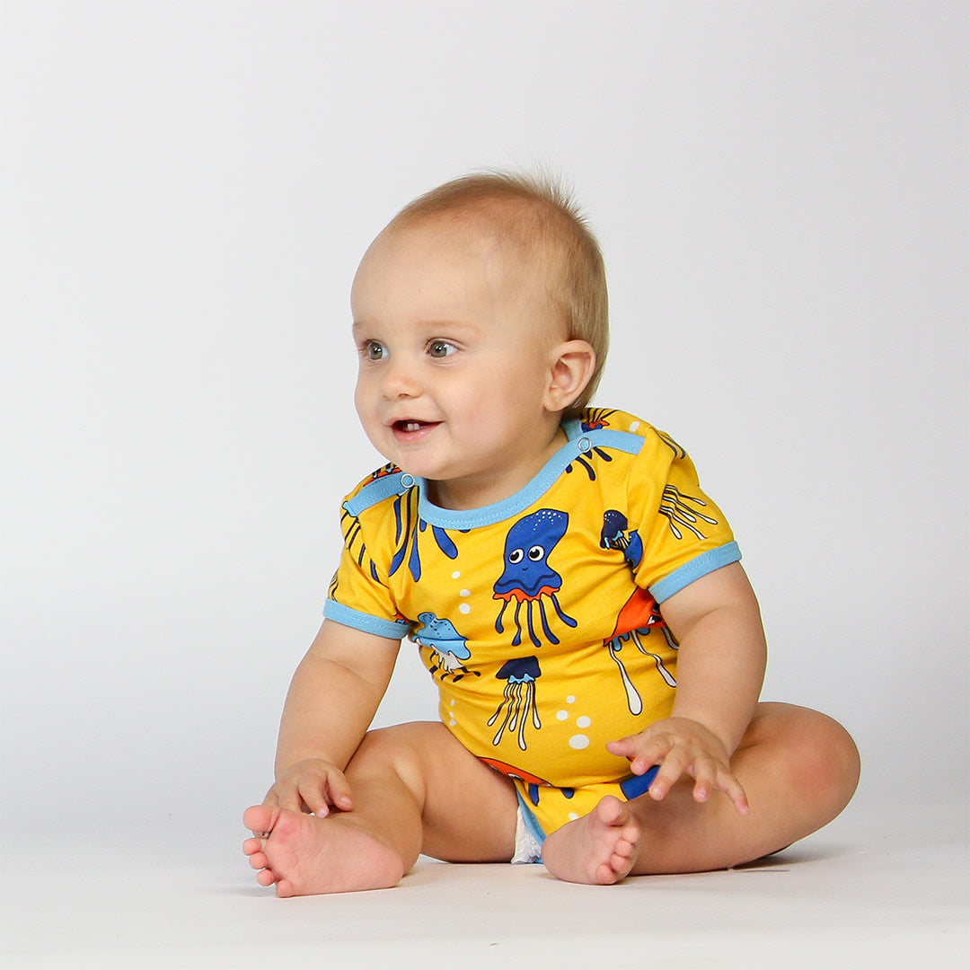 Kurzärmeliger Baby Body mit Qualle