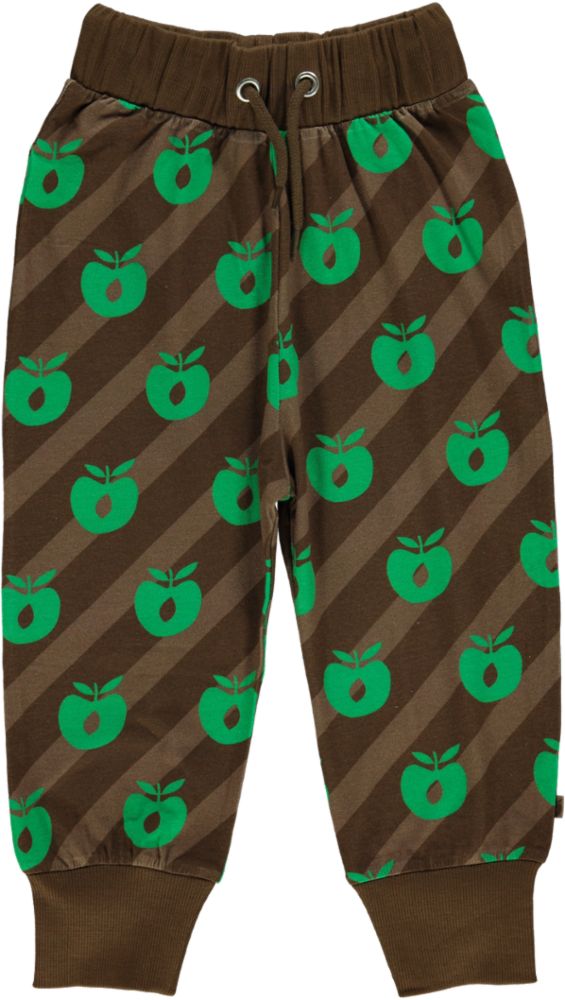 Hose mit Apfel