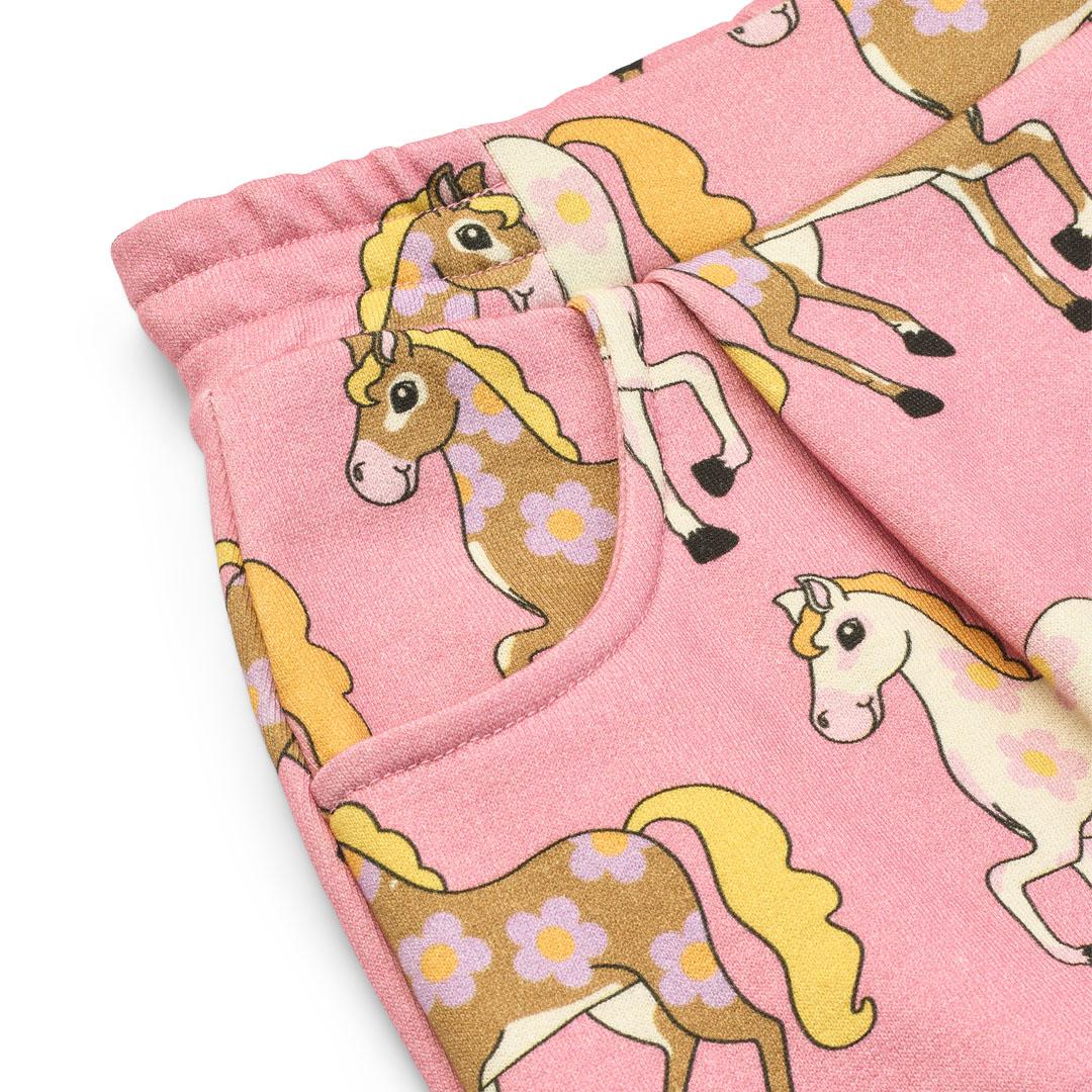 Brina Rock mit Pferden