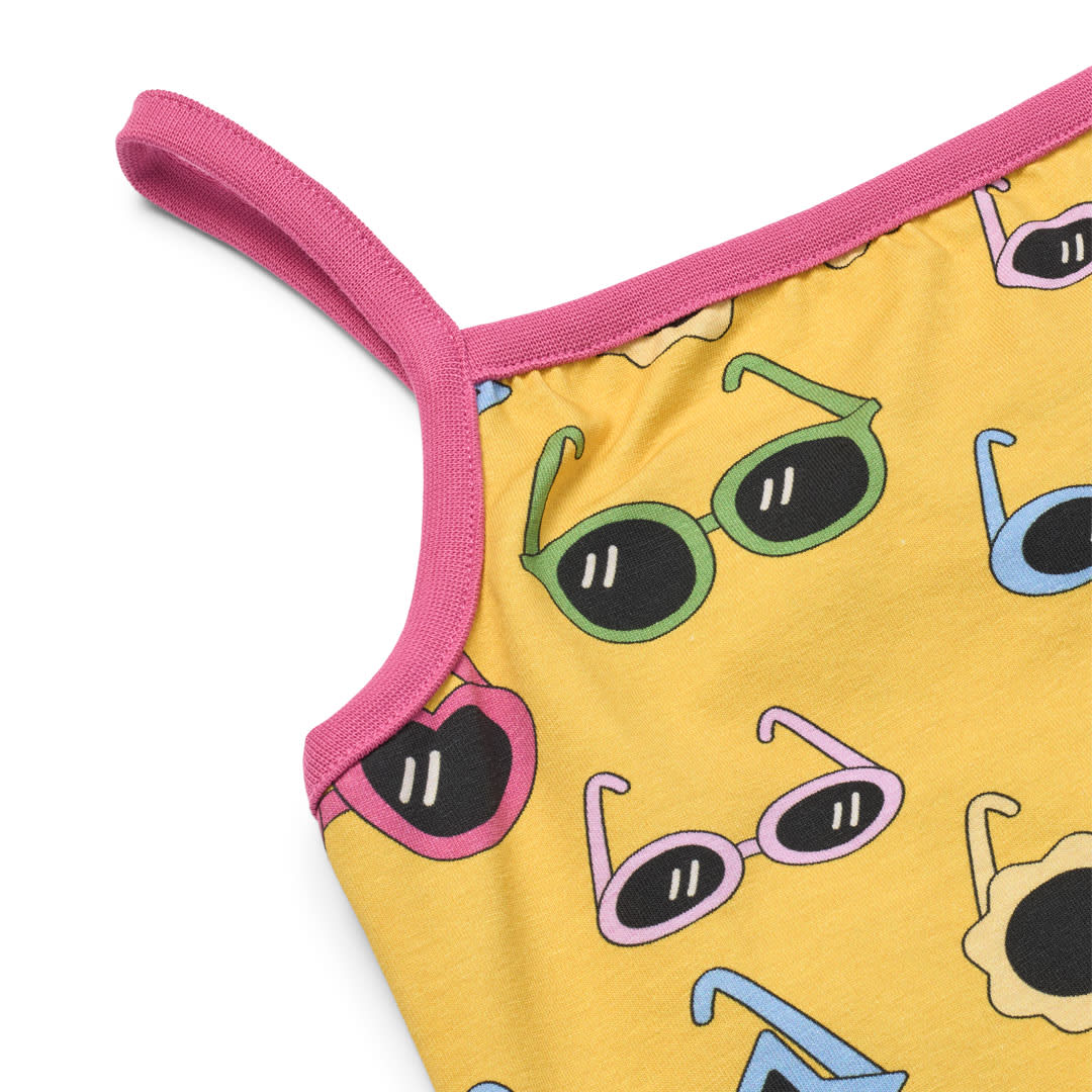 Analisa Top mit Sonnenbrille