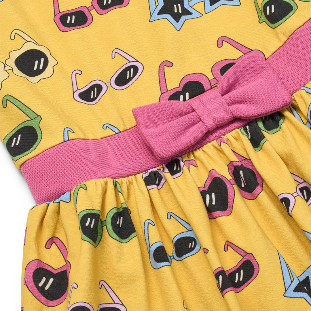 Evelina Ärmellos Kleid mit Sonnenbrille