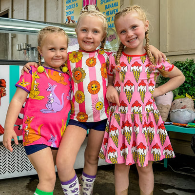 Kurzärmliges Kleid mit Eistüten